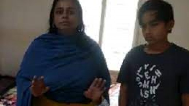 दो बच्चों को लेकर भिखारियों की तरह भटक रही,