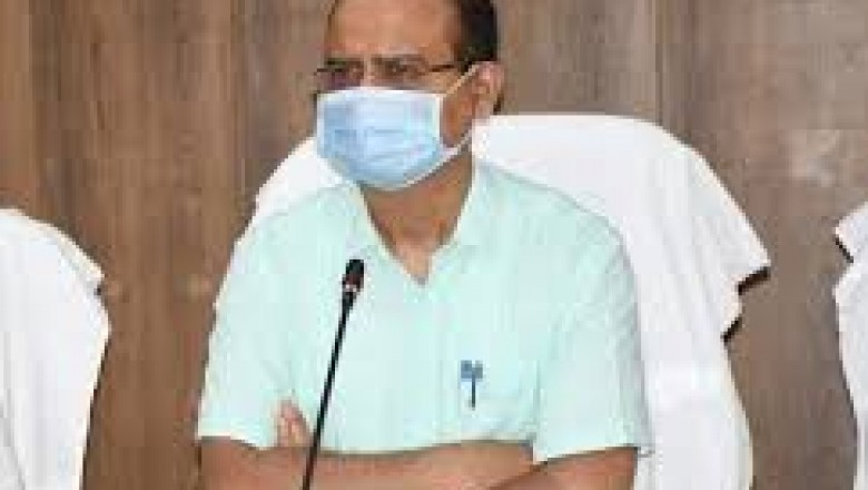 कलेक्टर ने निर्माण एजेंसियों की बैठक लेकर कार्यों की समीक्षा की