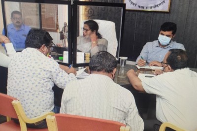 महापौर ने की जल विभाग की समीक्षा ग्रीष्म ऋतु में सुचारू रूप से पेयजल उपलब्ध कराने एवं वाटर एटीएम चालू करने के दिये निर्देश
