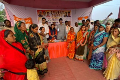 युवा कांग्रेस प्रदेश अध्यक्ष कोको पाढ़ी ने सोमनी ग्राम में किया कांग्रेस सदस्यता शिविर का शुभारंभ