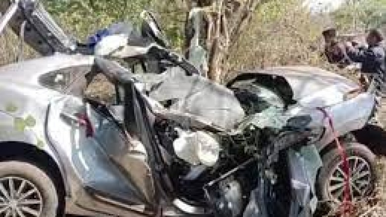 तेज रफ्तार कार पेड़ से टकराई, 3 लोगों की मौत, जन्मदिन के कार्यक्रम से लौट रहे थे
