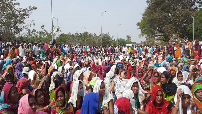 नवा रायपुर के किसानो का पिछले 68 दिनों से NRDA के बाहर धरना प्रदर्शन