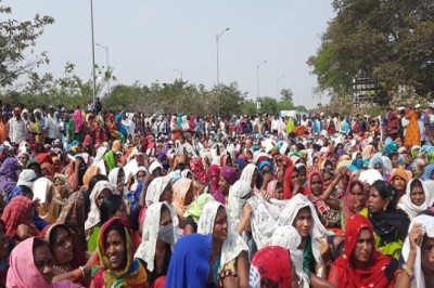 नवा रायपुर के किसानो का पिछले 68 दिनों से NRDA के बाहर धरना प्रदर्शन