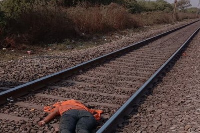 दुर्ग में एक लड़की की ट्रेन से कटकर मौत,हेडफोन लगाकर रेलवे ट्रैक पर चल रही थी