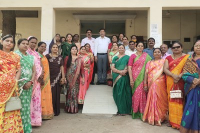 दुर्ग:महापौर ने कांग्रेस भाजपा, निर्दलीय महिला पार्षदों एवं एल्डरमेन का अंतर्राष्ट्रीय महिला दिवस पर उपहार भेंटकर किया सम्मानित: