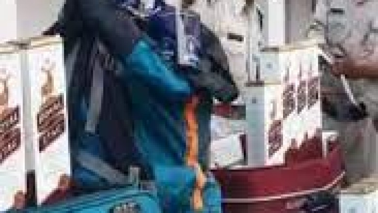 जबलपुर - GRP ने दो अंतरराज्यीय तस्करों को दबोचते हुए 142 अंग्रेजी शराब जब्त