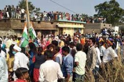 किसानों के आंदोलन के बीच एक किसान की मौत से भारी आक्रोश,गांव छावनी में तब्दील, एक करोड़ मुआवजा की मांग