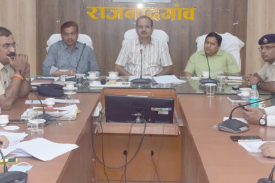 कलेक्टर ने धर्मनगरी डोंगरगढ़ में चैत्र नवरात्रि पर्व की तैयारी, सुचारू संचालन तथा निर्विघ्न समापन के लिए ली बैठक