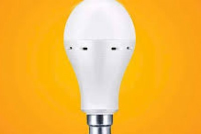 LED बल्ब में भीषण विस्फोट: बाप-बेटी गंभीर रूप से घायल.