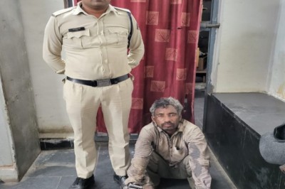 घरवालों से हुई बहस का गुस्सा एक शख्स ने शहर के बीच चौराहे पर निकाला