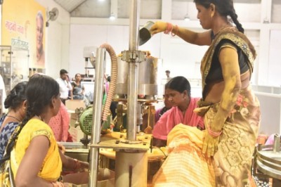 स्व-सहायता समूहों का उत्पाद पुरी से काशी और इंडोनेशिया से इटली तक ,