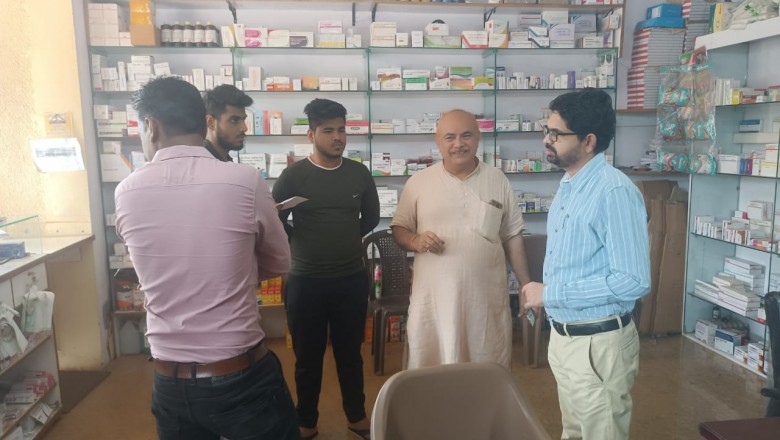 मोबाइल मेडिकल यूनिट में इलाज की व्यवस्था देखने पहुंचे आयुक्त: