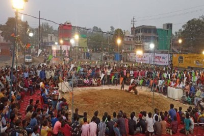 म्हारी छोरियां, छोरों से कम हैं के...कुश्ती स्पर्धा में दो बहनों के बीच दिलचस्प मुकाबला,