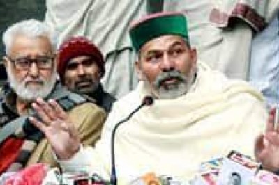 भारतीय किसान यूनियन (बीकेयू)  कार्यकर्ताओं की गिरफ्तारी के बाद,समर्थन में उतरे राकेश टिकैत का धरना