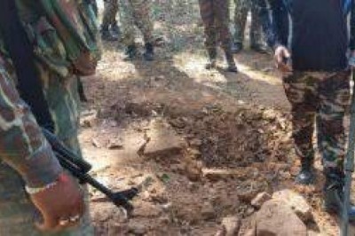 नक्सलियों के कमांड IED ब्लास्ट की चपेट आकर  डीआरजी के दो जवान घायल