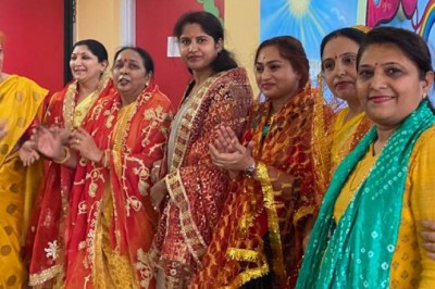 महिलाओं के द्वारा नौ दिन का भजन कार्यक्रम: