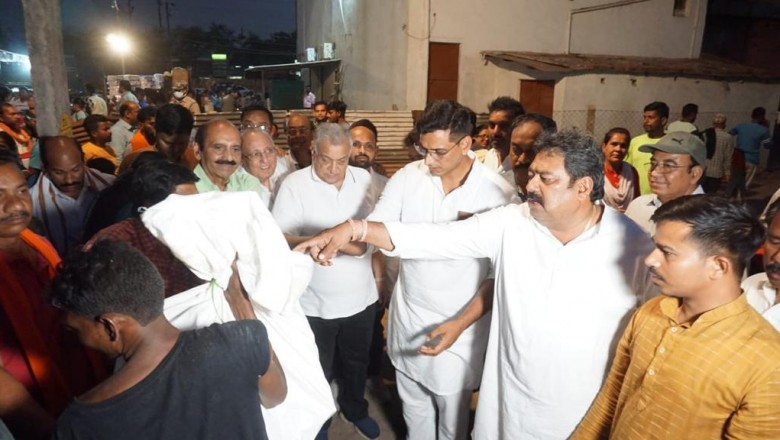 महज 3 दिन में बस गई सूर्या नगर की खटीक बस्ती : दैनिक जरूरतों की सभी सामग्रियां प्रभावित परिवारों को विधायक देवेंद्र यादव एवं महापौर नीरज पाल के हाथों हुआ वितरण