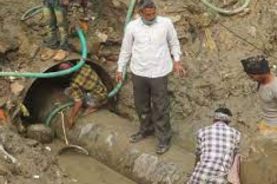 पाइप लाइन में लीकेज है, लेकिन कहां है 8 से 10 दिन में भी नहीं ढूंढ पा रहा निगम का अमला रायपुर7 घंटे पहले