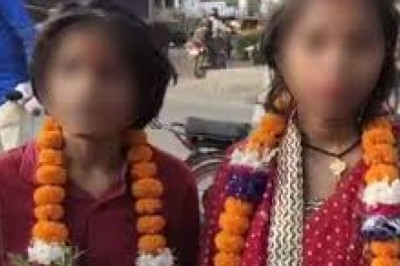 प्रयागराज के अतरसुइया क्षेत्र में दो लड़कियों ने रचाई शादी