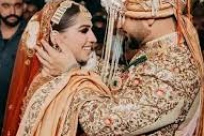 शादी मुबारक:सिंगर मिलिंद गाबा ने लिए प्रिया बेनीवाल संग सात फेरे, सोशल मीडिया पर वायरल हुई वेडिंग फोटोज