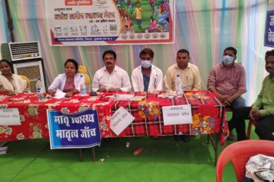 दोरनापाल स्वास्थ्य मेले में शामिल होने को डॉ.दीपेश ने किया हल्बी बोली में प्रचार