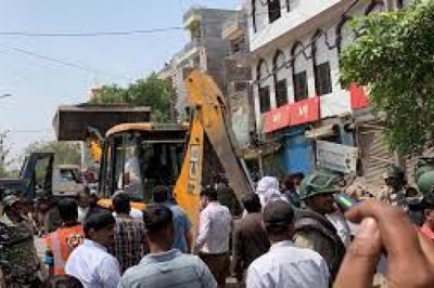 सुप्रीम कोर्ट के ऑर्डर के 2 घंटे बाद पूरी तरह रोकी गई अवैध निर्माण ढहाने की कार्रवाई, सुनवाई कल होगी