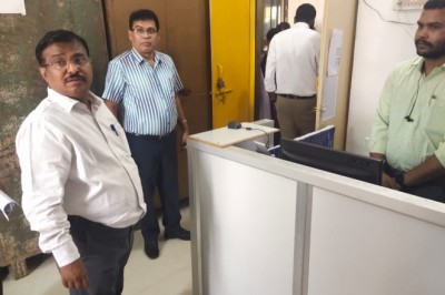 *संभागायुक्त दुर्ग संभाग  कावरे ने कार्यालय समय प्रातः 10ः00 बजे कार्यालयों में दी दबिश,  बिना सूचना कार्यालय में अनुपस्थित कर्मचारियों को किया निलंबित*