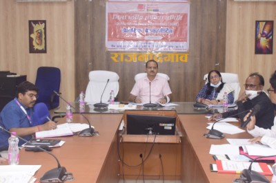 कलेक्टर   तारन प्रकाश सिन्हा ने आज जिला स्तरीय समीक्षा समिति डीएलसीसी की बैठक ली।