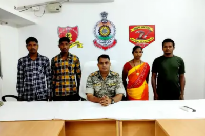 4 नक्सलियों ने डाले हथियार : 3 पर है 7 लाख रुपए का इनाम