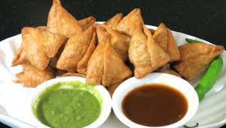 तीन दोस्तों को चाय की थड़ी पर आया आइडिया, 2 करोड़ का सालाना कारोबार कर रहे हें/