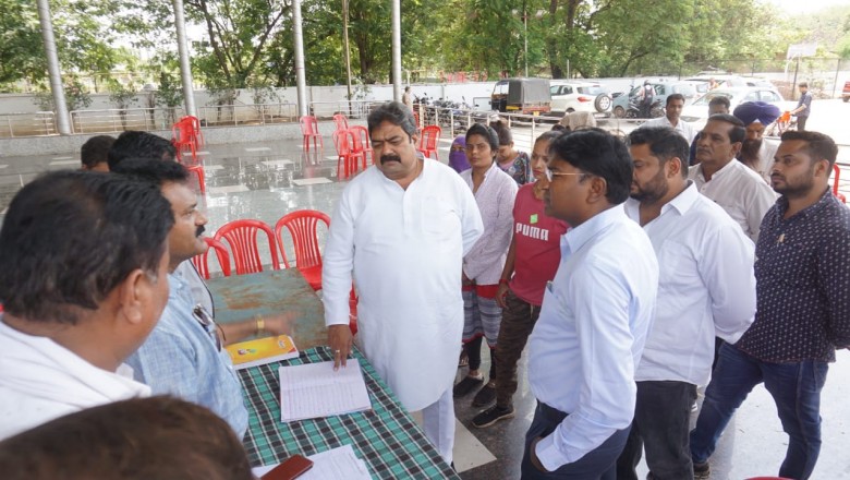 जन समस्या निवारण शिविर का महापौर नीरज पाल एवं निगम आयुक्त प्रकाश सर्वे ने किया निरीक्षण
