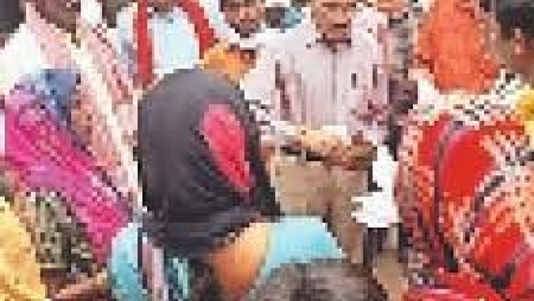 हर कार्ड में प्रति सदस्य 5 किलो एक्स्ट्रा चावल देना था, सेल्समैन ने नहीं दिया