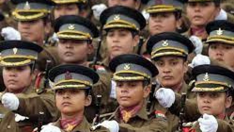 नौकरी : तीनों सेनाओं में अफसरों की 700 से ज्यादा पोस्ट, लड़कियां फ्री में कर सकेंगी अप्लाई