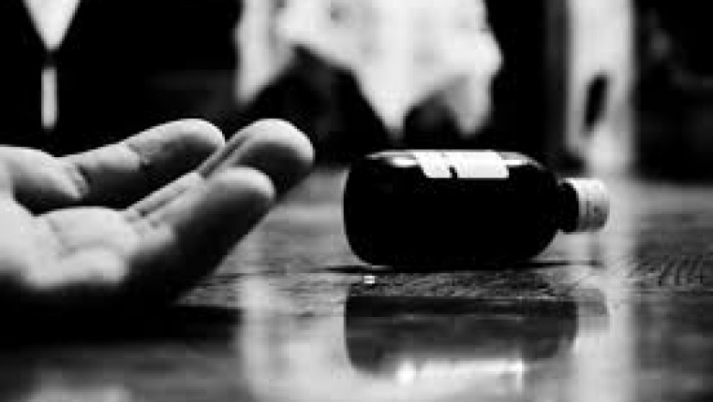 प्रेमी के साथ थाने पहुंची नाबालिगः बोली- सर हम एक-दूसरे से प्यार करते और जहर खाकर जिंदगी खत्म करना चाहते हैं, प्रेमी की मौत