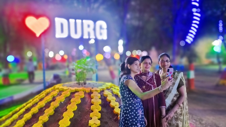दादा-दादी,नाना-नानी पार्क में लव दुर्ग सेल्फी पॉइंट लोगो को खूब पसंद आ रहा है: