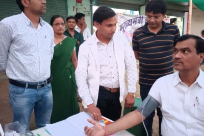 हाट-बाजार क्लीनिक योजना बनी ग्रामीणों के लिए वरदान