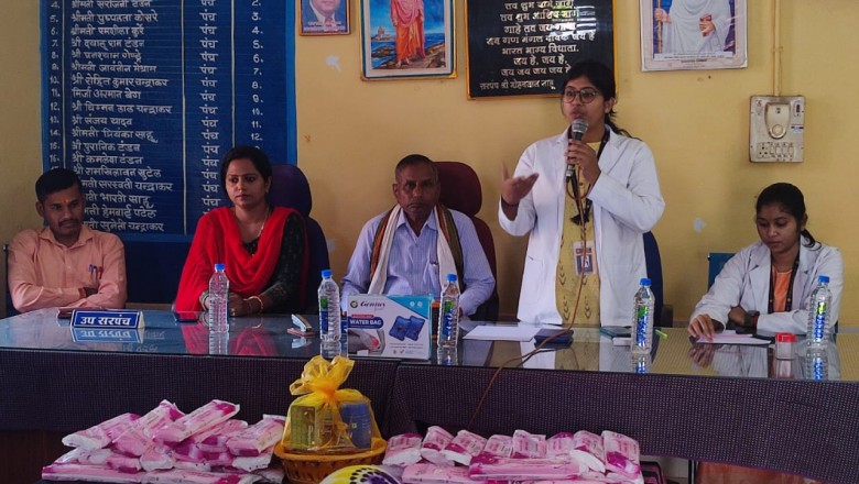 ग्राम हनोदा में महिला स्वास्थ्य सुरक्षा से संबंधित जागरुकता