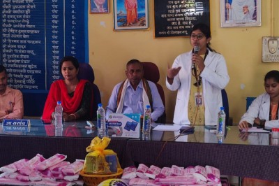 ग्राम हनोदा में महिला स्वास्थ्य सुरक्षा से संबंधित जागरुकता