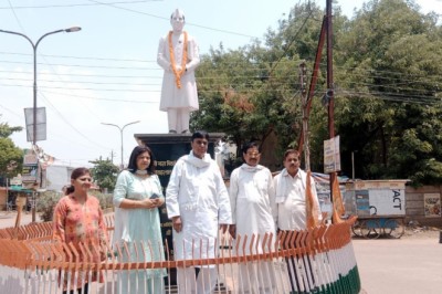 सेक्टर 9 अस्पताल परिसर एवं नेहरू नगर चौक में पंडित जवाहर लाल नेहरू जी को श्रद्धांजली