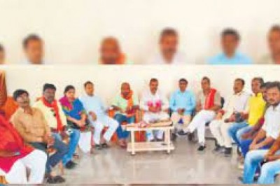 कार्यकर्ताओं व पुलिस में हुई झड़प, ज्ञापन फाड़ भाजपाई हुए रवाना