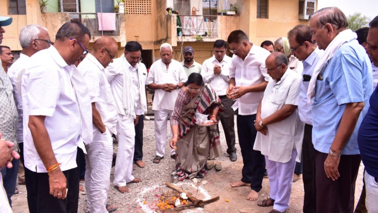 महापौर ने किया जैन समाज द्वारा बनाये जा रहे सार्वजनिक सड़क निर्माण का भूमि पूजन
