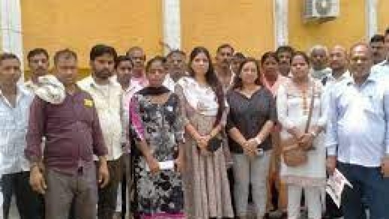 नगर निगम दफ्तर पर वेंडरों का प्रदर्शन, AAP ने वैकल्पिक जगह मांगी