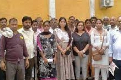नगर निगम दफ्तर पर वेंडरों का प्रदर्शन, AAP ने वैकल्पिक जगह मांगी