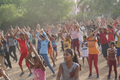 स्वच्छ एवं सुंदर भिलाई : खेलबो जीतबो अउ गढ़बो नवा भिलाई के तहत  विभिन्न खेल मैदान में जारी है समर केंप 30 मैदानों में 11 प्रकार के खेल में खिलाड़ी दिखा रहे है अपना दमखम