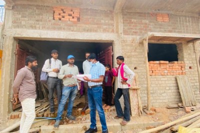 मोर जमीन मोर मकान :  निगम आयुक्त प्रकाश सर्वे ने बीएलसी योजना का किया निरीक्षण