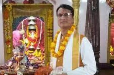 रायपुर की पुजारी की अभद्र टिपण्णी पर मचा बवाल : भड़के लोगों ने घेरा थाना तो हुआ गिरफ्तार