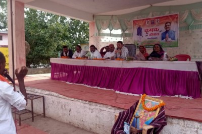 विकास खंड डोंगरगढ़ के ग्राम बागरेकसा में आयोजित कृषक चौपाल