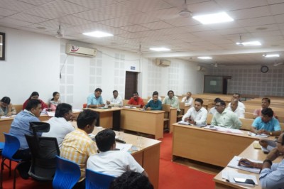 शासन की योजनाओं पर हुई गहन समीक्षा, निगम आयुक्त प्रकाश सर्वे ने ली अधिकारियों की बैठक