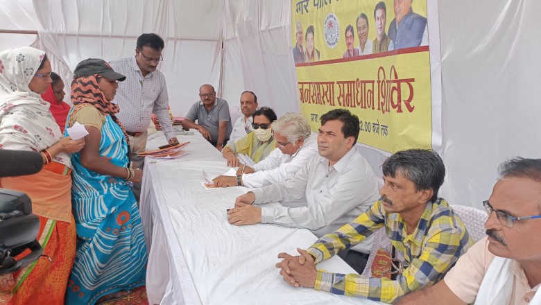भारी गर्मी  में विधायक, महापौर ने पार्षद के साथ मोटर साइकल में धुमकर देखी लोगो की समस्या