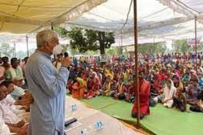 सरपंच ने पारित कराया; अब जिला प्रशासन ग्राम सभा को बता रहा अवैध